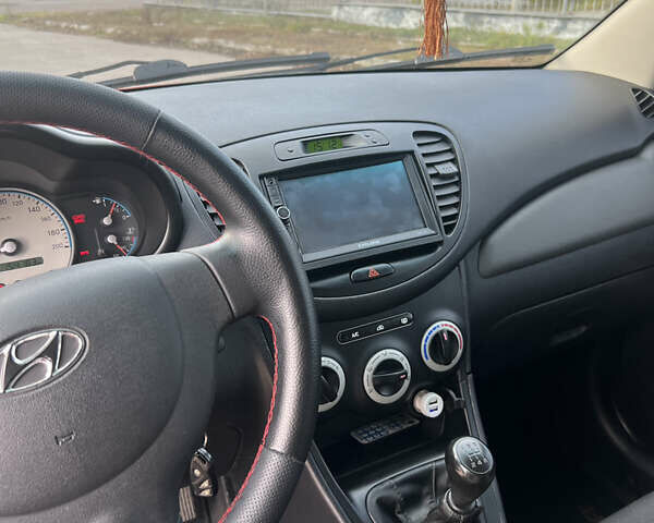 Красный Хендай и10, объемом двигателя 1.2 л и пробегом 154 тыс. км за 4500 $, фото 13 на Automoto.ua