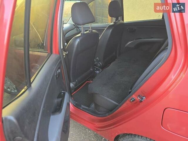 Красный Хендай и10, объемом двигателя 1.09 л и пробегом 163 тыс. км за 5500 $, фото 8 на Automoto.ua