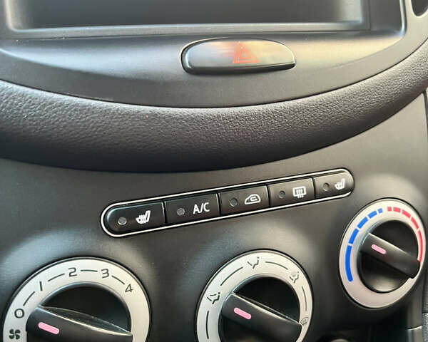 Красный Хендай и10, объемом двигателя 1.09 л и пробегом 138 тыс. км за 5799 $, фото 18 на Automoto.ua