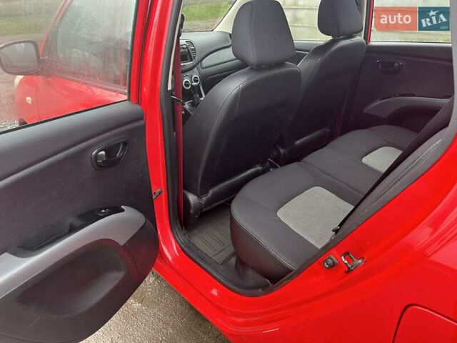 Красный Хендай и10, объемом двигателя 1.09 л и пробегом 200 тыс. км за 4200 $, фото 7 на Automoto.ua