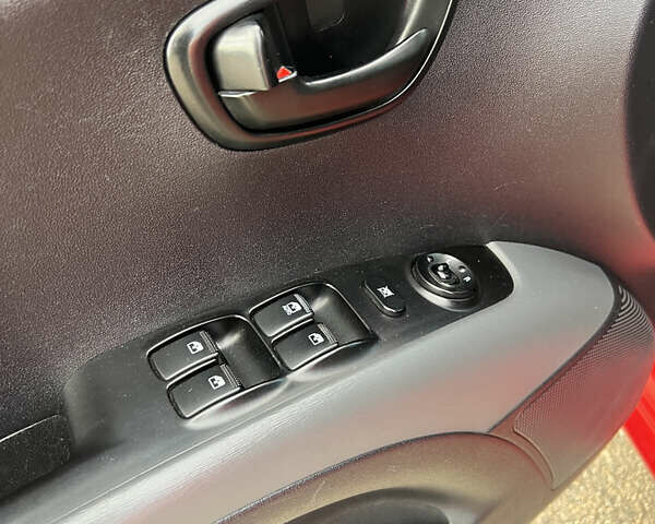 Красный Хендай и10, объемом двигателя 1.2 л и пробегом 154 тыс. км за 4500 $, фото 8 на Automoto.ua