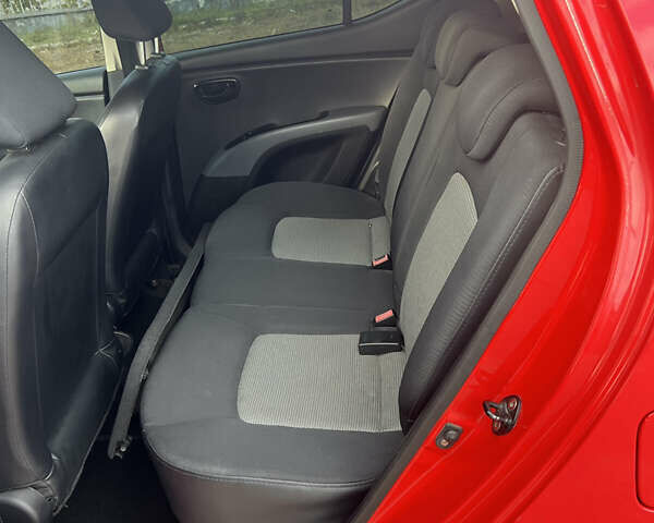 Красный Хендай и10, объемом двигателя 1.2 л и пробегом 154 тыс. км за 4500 $, фото 10 на Automoto.ua