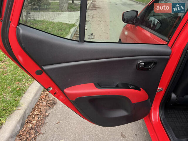 Красный Хендай и10, объемом двигателя 1.25 л и пробегом 174 тыс. км за 5000 $, фото 21 на Automoto.ua