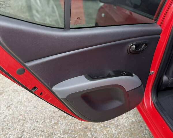 Красный Хендай и10, объемом двигателя 1.25 л и пробегом 154 тыс. км за 4600 $, фото 8 на Automoto.ua