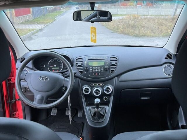 Красный Хендай и10, объемом двигателя 1.1 л и пробегом 269 тыс. км за 4250 $, фото 6 на Automoto.ua