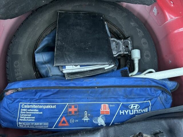 Красный Хендай и10, объемом двигателя 1.1 л и пробегом 269 тыс. км за 4250 $, фото 4 на Automoto.ua