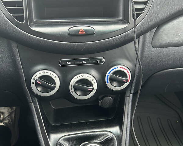 Красный Хендай и10, объемом двигателя 1.09 л и пробегом 200 тыс. км за 4200 $, фото 13 на Automoto.ua