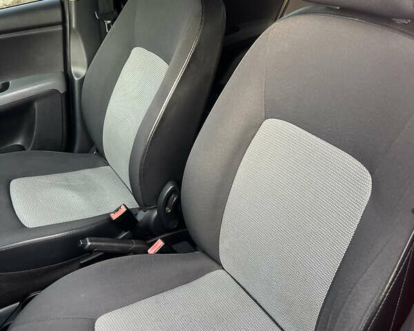 Красный Хендай и10, объемом двигателя 1.2 л и пробегом 154 тыс. км за 4500 $, фото 9 на Automoto.ua