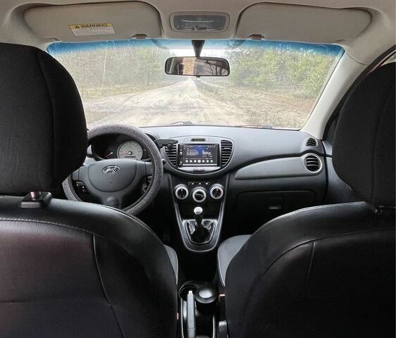 Красный Хендай и10, объемом двигателя 1.1 л и пробегом 159 тыс. км за 4700 $, фото 2 на Automoto.ua