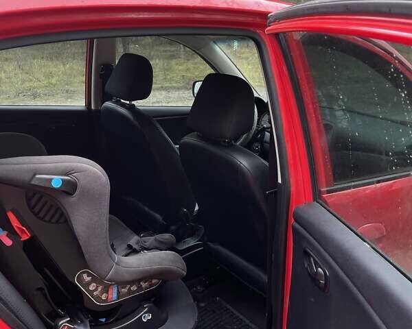 Красный Хендай и10, объемом двигателя 1.09 л и пробегом 159 тыс. км за 4700 $, фото 3 на Automoto.ua