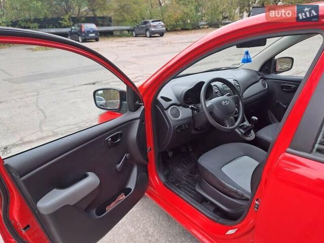 Красный Хендай и10, объемом двигателя 1.09 л и пробегом 201 тыс. км за 3600 $, фото 6 на Automoto.ua