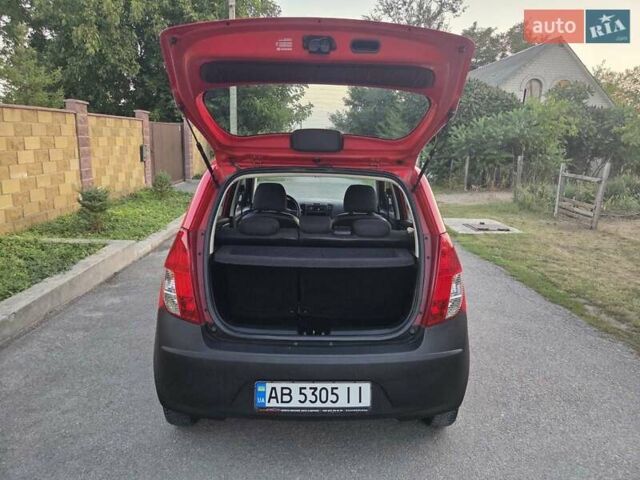 Красный Хендай и10, объемом двигателя 1.1 л и пробегом 127 тыс. км за 3999 $, фото 21 на Automoto.ua