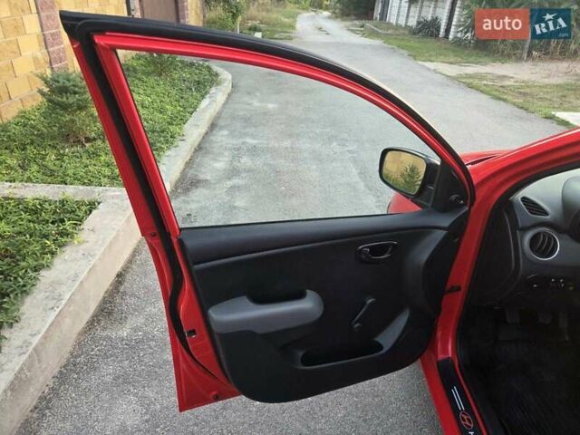Красный Хендай и10, объемом двигателя 1.1 л и пробегом 127 тыс. км за 3999 $, фото 17 на Automoto.ua