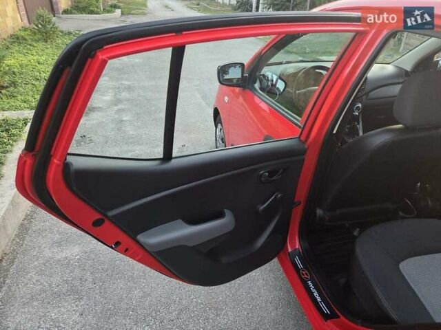 Красный Хендай и10, объемом двигателя 1.1 л и пробегом 127 тыс. км за 3999 $, фото 18 на Automoto.ua