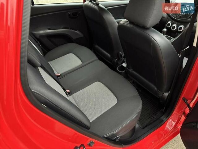 Красный Хендай и10, объемом двигателя 1.1 л и пробегом 113 тыс. км за 5000 $, фото 16 на Automoto.ua