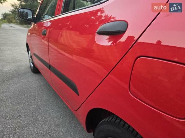 Красный Хендай и10, объемом двигателя 1.1 л и пробегом 127 тыс. км за 3999 $, фото 8 на Automoto.ua