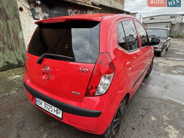 Красный Хендай и10, объемом двигателя 1.25 л и пробегом 169 тыс. км за 5500 $, фото 2 на Automoto.ua