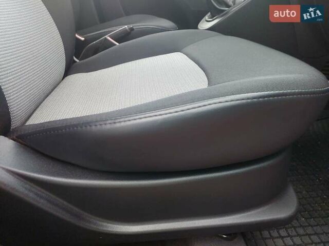 Красный Хендай и10, объемом двигателя 1.1 л и пробегом 113 тыс. км за 5000 $, фото 12 на Automoto.ua