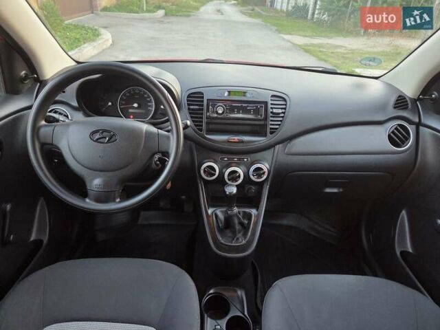 Красный Хендай и10, объемом двигателя 1.1 л и пробегом 127 тыс. км за 3999 $, фото 13 на Automoto.ua