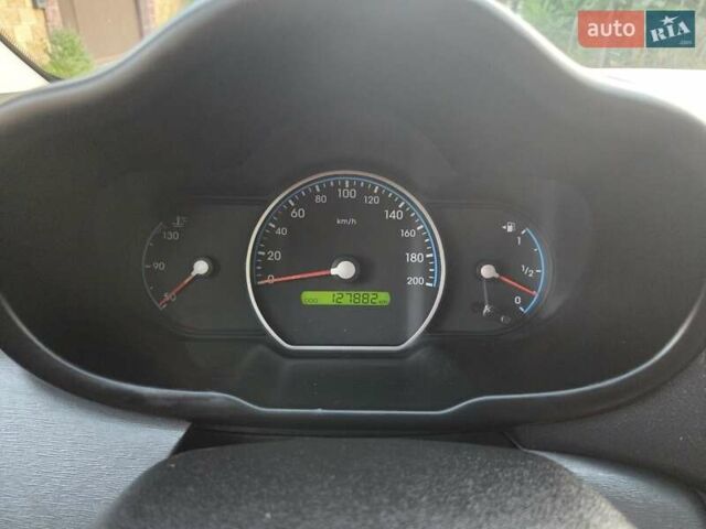 Красный Хендай и10, объемом двигателя 1.1 л и пробегом 127 тыс. км за 3999 $, фото 11 на Automoto.ua