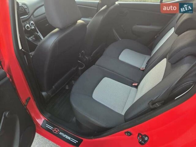 Красный Хендай и10, объемом двигателя 1.1 л и пробегом 127 тыс. км за 3999 $, фото 16 на Automoto.ua