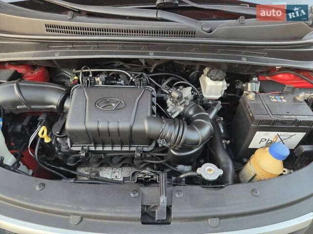 Красный Хендай и10, объемом двигателя 1.1 л и пробегом 127 тыс. км за 3999 $, фото 10 на Automoto.ua