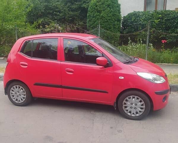 Красный Хендай и10, объемом двигателя 1.09 л и пробегом 140 тыс. км за 3900 $, фото 1 на Automoto.ua