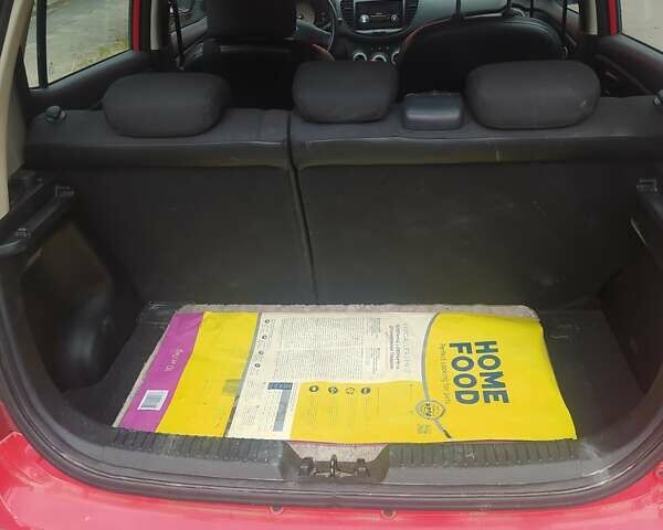 Красный Хендай и10, объемом двигателя 1.09 л и пробегом 140 тыс. км за 3900 $, фото 18 на Automoto.ua