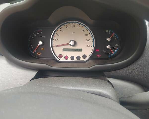 Красный Хендай и10, объемом двигателя 1.09 л и пробегом 140 тыс. км за 3900 $, фото 6 на Automoto.ua