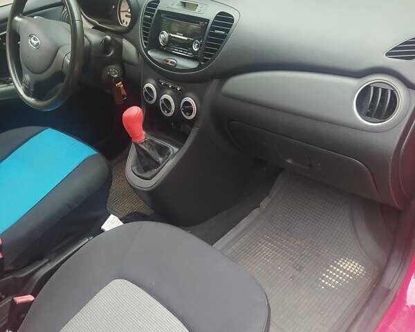 Красный Хендай и10, объемом двигателя 1.09 л и пробегом 140 тыс. км за 3900 $, фото 10 на Automoto.ua