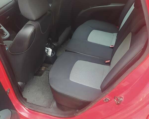 Красный Хендай и10, объемом двигателя 1.09 л и пробегом 140 тыс. км за 3900 $, фото 12 на Automoto.ua