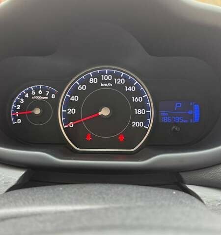 Красный Хендай и10, объемом двигателя 1.25 л и пробегом 186 тыс. км за 6100 $, фото 9 на Automoto.ua