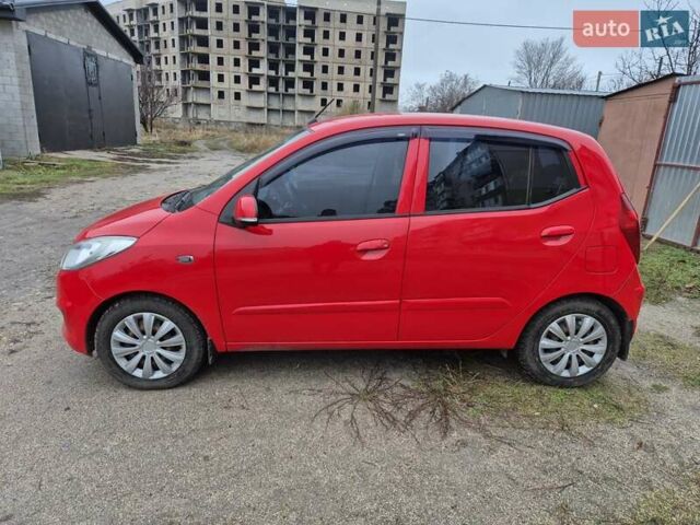 Красный Хендай и10, объемом двигателя 1.09 л и пробегом 64 тыс. км за 6200 $, фото 1 на Automoto.ua