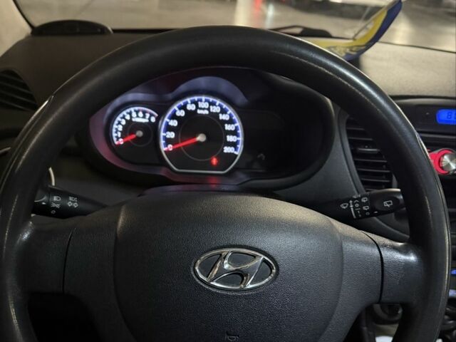 Красный Хендай и10, объемом двигателя 1.1 л и пробегом 75 тыс. км за 8000 $, фото 6 на Automoto.ua