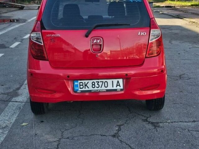 Красный Хендай и10, объемом двигателя 1.1 л и пробегом 90 тыс. км за 5000 $, фото 5 на Automoto.ua