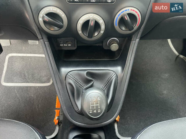 Красный Хендай и10, объемом двигателя 1.1 л и пробегом 117 тыс. км за 5499 $, фото 30 на Automoto.ua