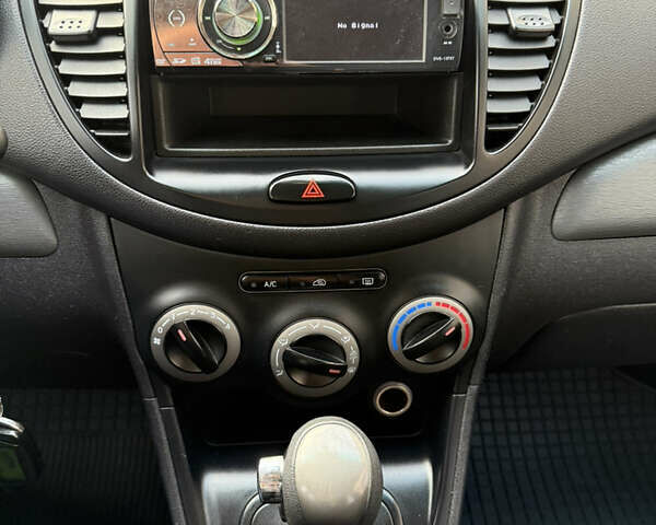 Красный Хендай и10, объемом двигателя 1.09 л и пробегом 69 тыс. км за 7200 $, фото 18 на Automoto.ua