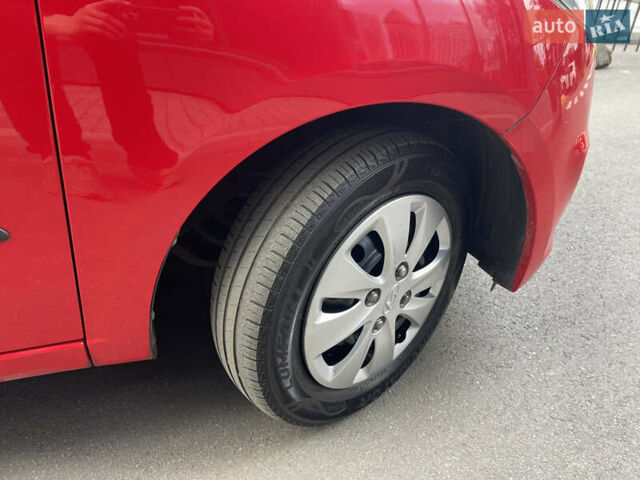 Красный Хендай и10, объемом двигателя 1.1 л и пробегом 117 тыс. км за 5499 $, фото 24 на Automoto.ua