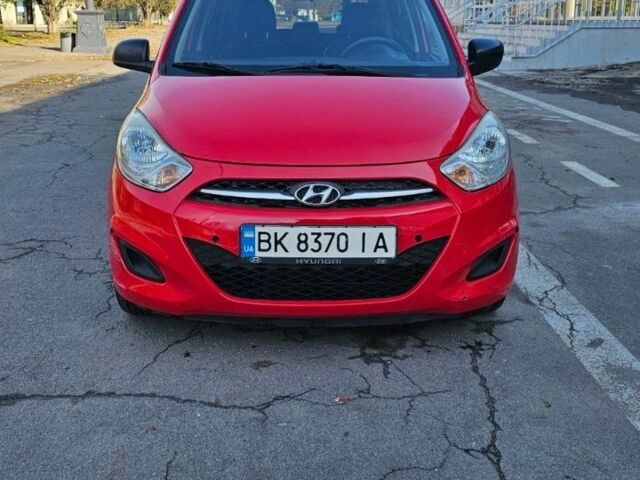 Красный Хендай и10, объемом двигателя 1.1 л и пробегом 90 тыс. км за 5000 $, фото 4 на Automoto.ua