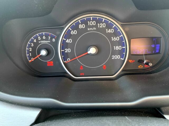 Червоний Хендай і10, об'ємом двигуна 1.2 л та пробігом 128 тис. км за 4800 $, фото 9 на Automoto.ua