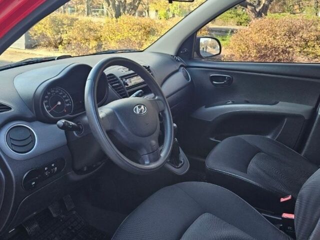 Красный Хендай и10, объемом двигателя 1.1 л и пробегом 90 тыс. км за 5000 $, фото 7 на Automoto.ua