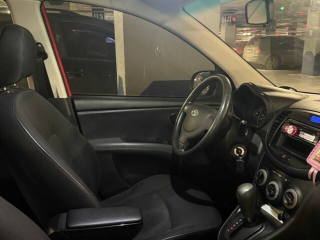 Красный Хендай и10, объемом двигателя 1.1 л и пробегом 75 тыс. км за 8000 $, фото 7 на Automoto.ua