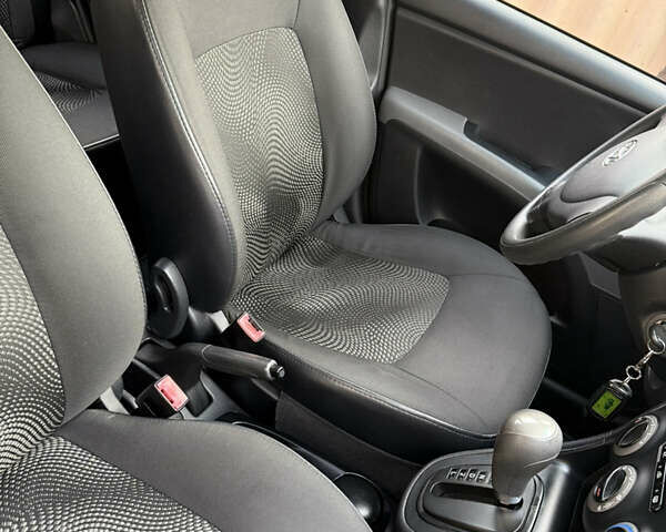 Красный Хендай и10, объемом двигателя 1.09 л и пробегом 69 тыс. км за 7200 $, фото 14 на Automoto.ua