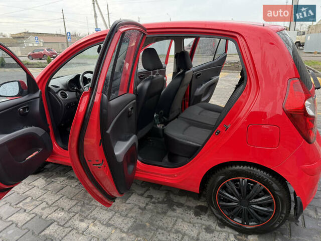 Красный Хендай и10, объемом двигателя 1.09 л и пробегом 69 тыс. км за 7200 $, фото 7 на Automoto.ua