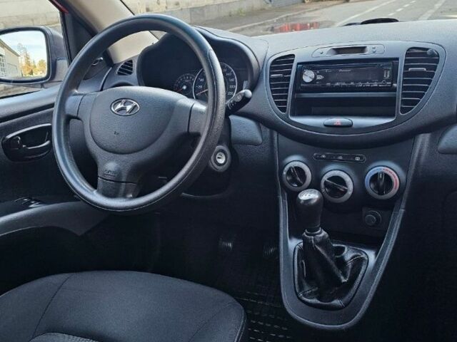 Красный Хендай и10, объемом двигателя 1.1 л и пробегом 90 тыс. км за 5000 $, фото 6 на Automoto.ua