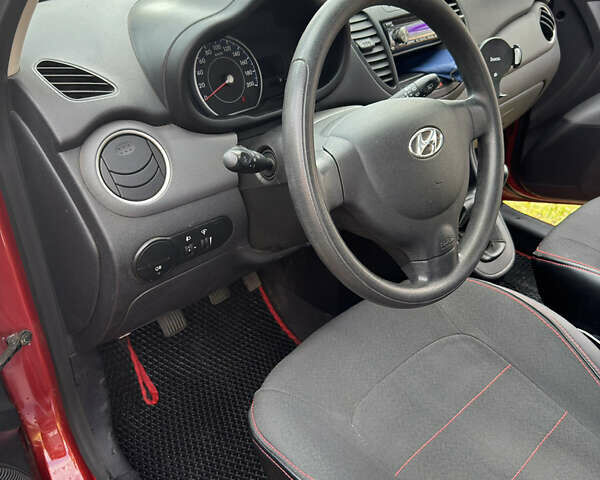 Красный Хендай и10, объемом двигателя 1.09 л и пробегом 91 тыс. км за 5000 $, фото 6 на Automoto.ua