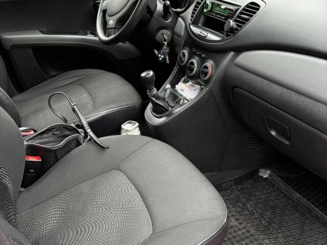 Хендай и10 2012 в Черкассах на Automoto.ua Красный Хендай и10, объемом двигателя 1.09 л и пробегом 66 тыс. км за 4487 $, фото 5 на Automoto.ua