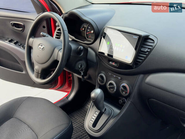 Красный Хендай и10, объемом двигателя 1.09 л и пробегом 80 тыс. км за 8199 $, фото 62 на Automoto.ua