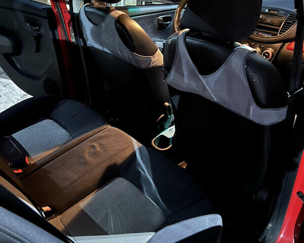 Хендай и10 2012 в Черновцах на Automoto.ua Красный Хендай и10, объемом двигателя 1.09 л и пробегом 185 тыс. км за 6200 $, фото 23 на Automoto.ua