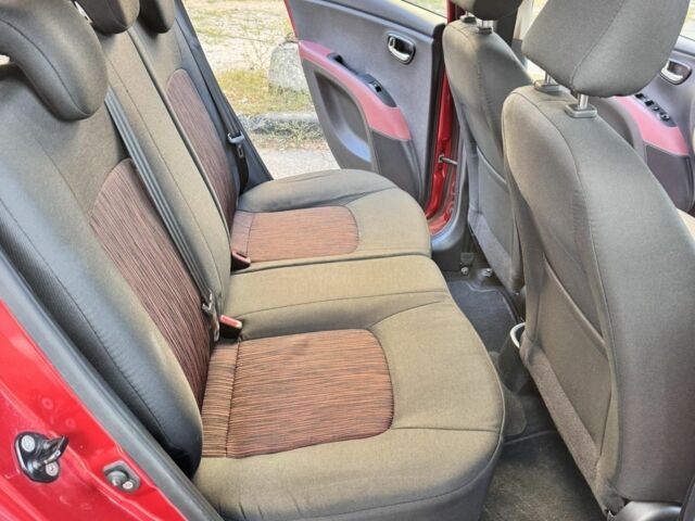 Красный Хендай и10, объемом двигателя 1.25 л и пробегом 75 тыс. км за 6999 $, фото 8 на Automoto.ua